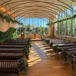 ヴァージンロードの長さや参列者の規模感を教えていただきました。