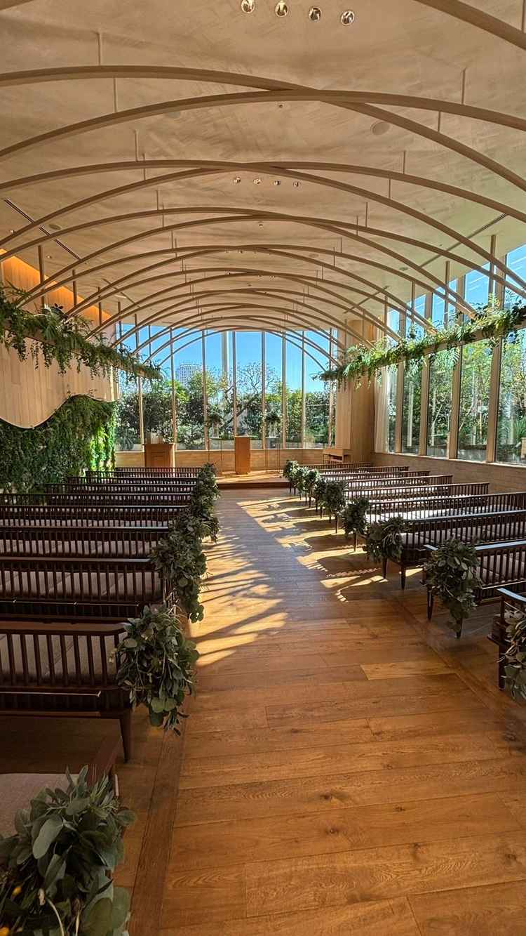 ヴァージンロードの長さや参列者の規模感を教えていただきました。