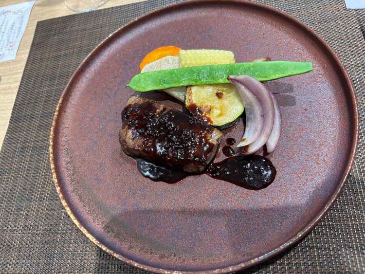 メインのうちのひとつです。食材は産地からこだわりがあり、とても美味しかったです。