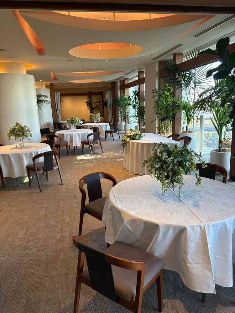 少人数向けの披露宴会場です。距離も近く出来そうでした。