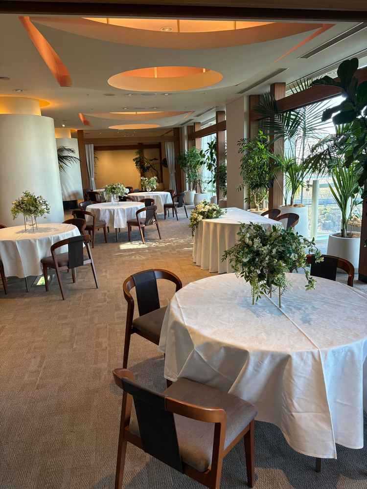 少人数向けの披露宴会場です。距離も近く出来そうでした。