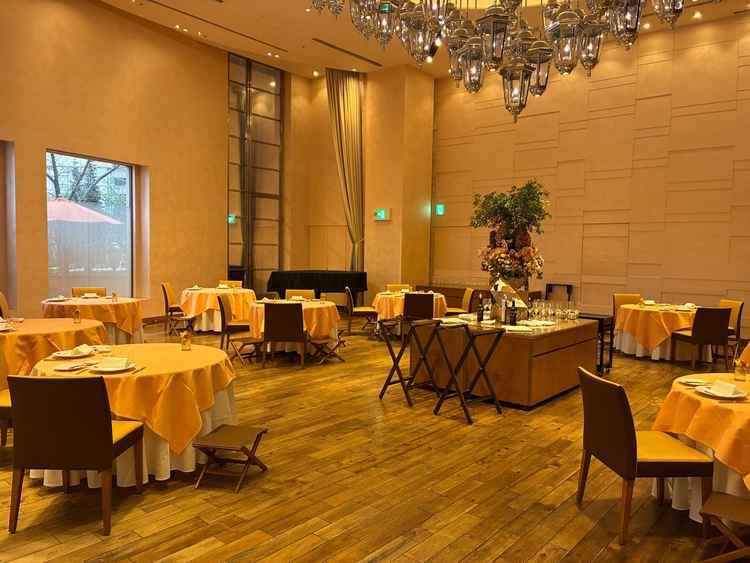 照明もオシャレなパーティー会場