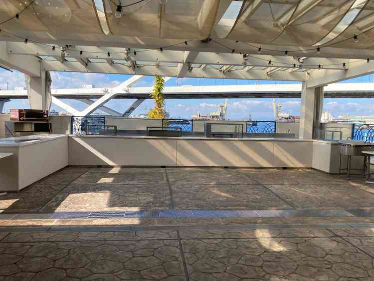 広いテラスがありました。