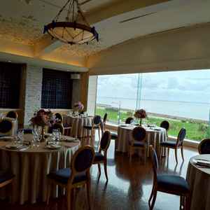 窓の外をみると舞浜の海が一望できる船の形をした披露宴会場