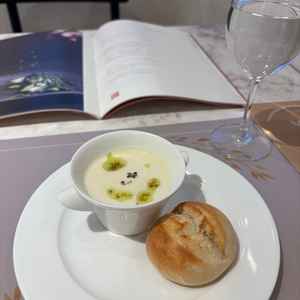 試食のポタージュとパン、とても美味しかったです。