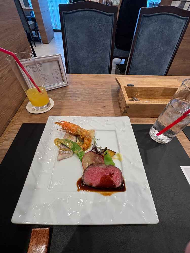 試食のメイン料理の写真。見た目も良く、味も今まで見学した式場の中で一番美味しかった。