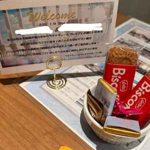 来店すると2人の名前入りのウェルカムチョコやお菓子が置いてあり、ドリンクも頂けて特別感がありました