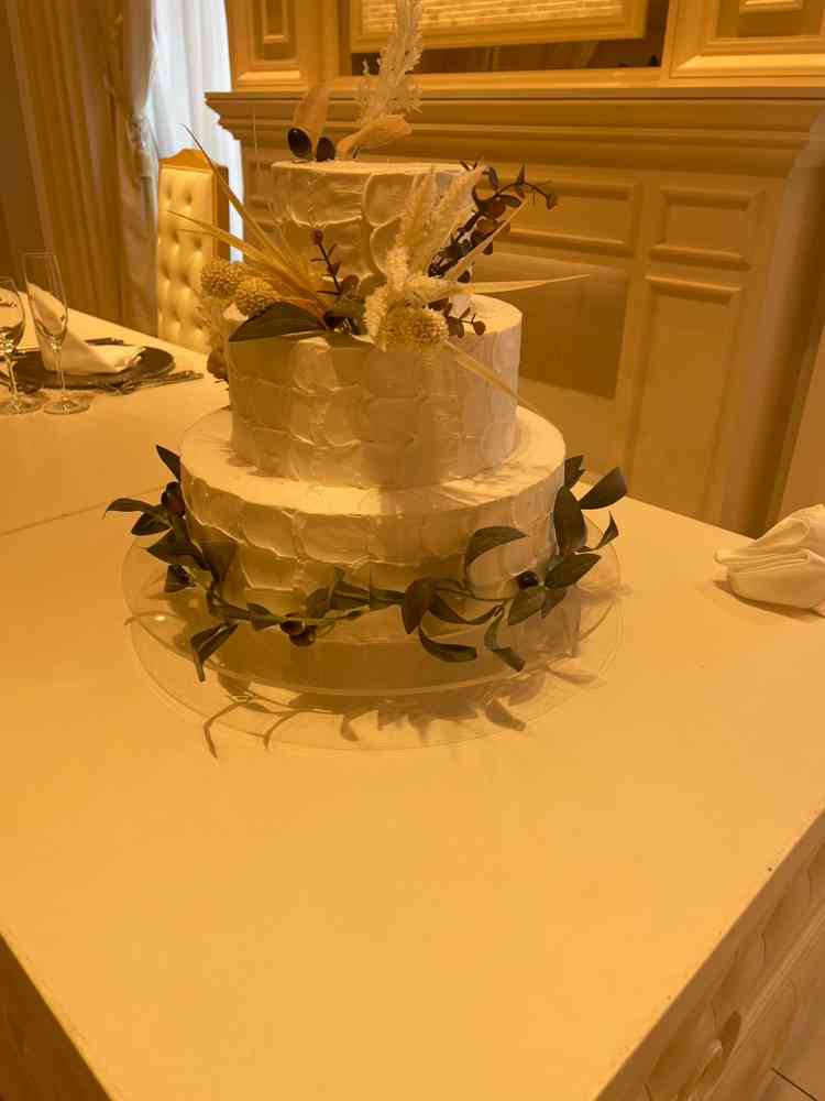 ウェディングケーキが非常に魅力的で綺麗でした。