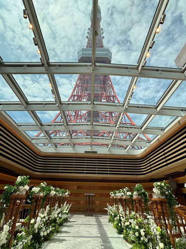 東京タワーが見えるインパクトのあるチャペル