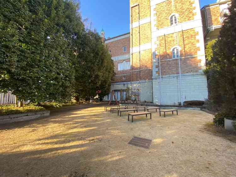 外でのガーデン挙式もできるそうです