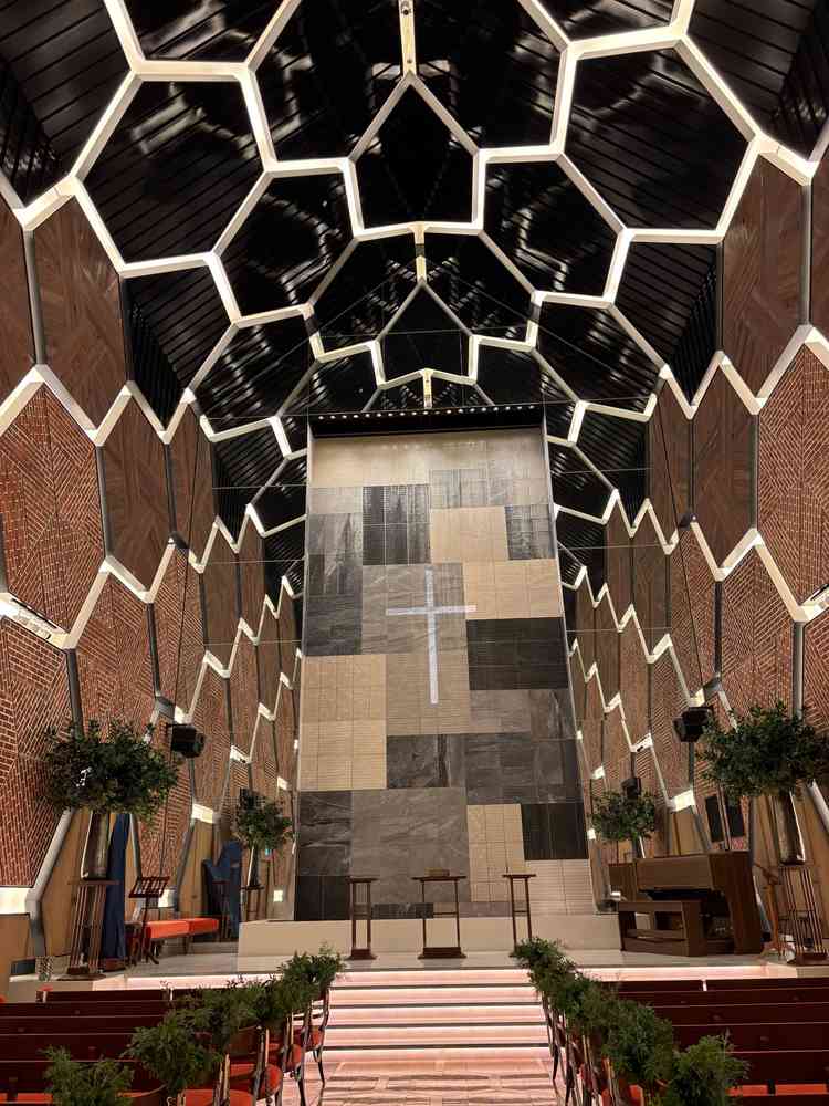 チャペル　THE WAREHOUSE