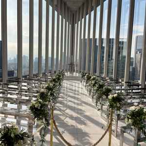 三角形になっている珍しいチャペル。光の入り方が素敵でした。