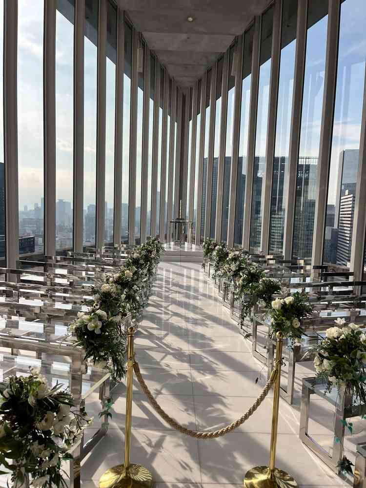 三角形になっている珍しいチャペル。光の入り方が素敵でした。