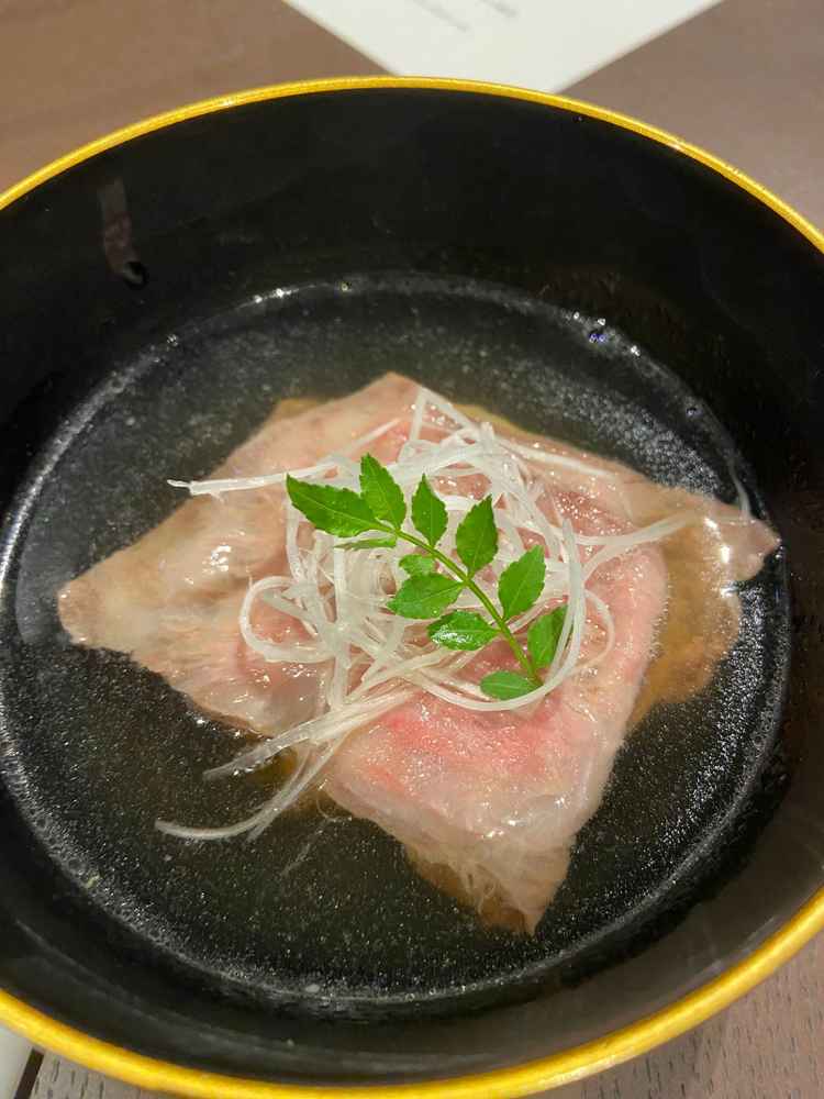 試食でいただいた豆腐とすき焼き肉です。