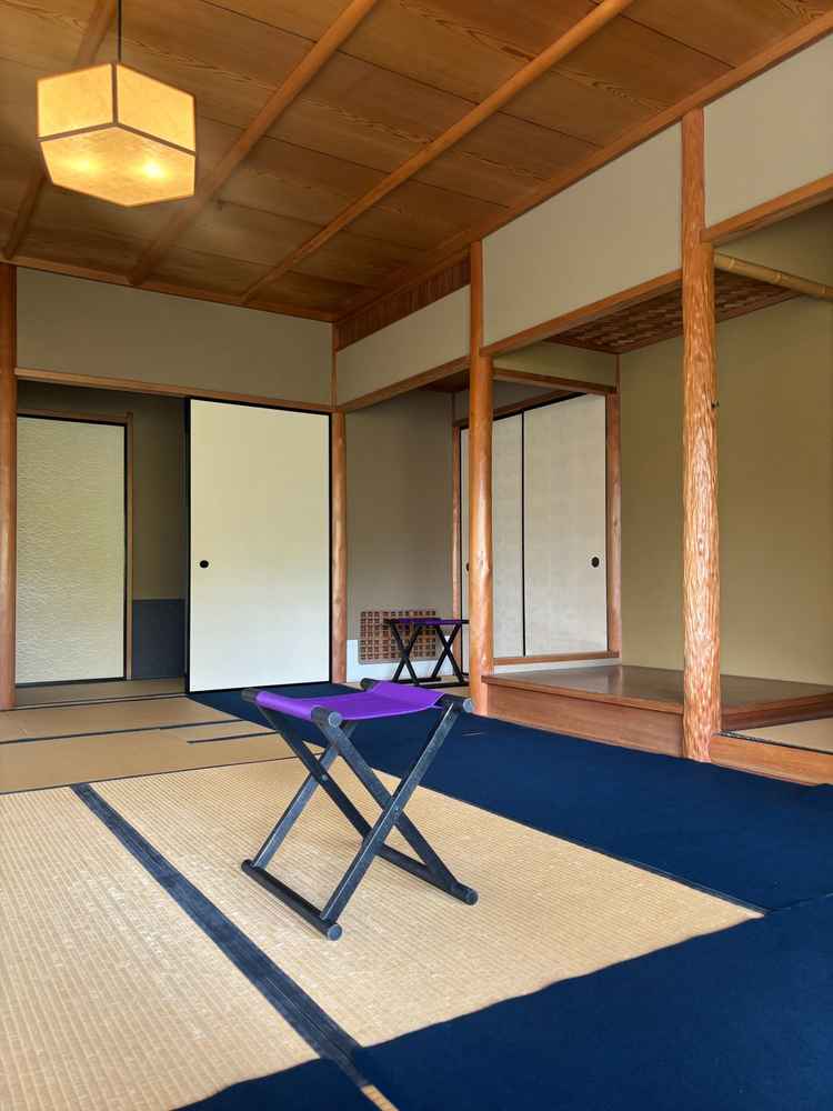 お茶室の写真。ゲストの待ち時間に抹茶を楽しんでいただけるとのこと。大阪城も見えました。