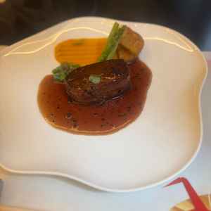 試食２品目の牛フィレステーキです。ちょうど良い焼き加減でお肉も柔らかくとても美味しかったです。