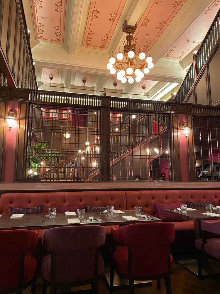 内観(1階からの雰囲気)