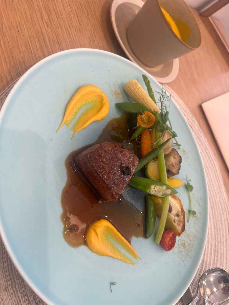 試食の黒毛和牛と、カボチャのポタージュです。お肉が柔らかくとてもおいしかったです。