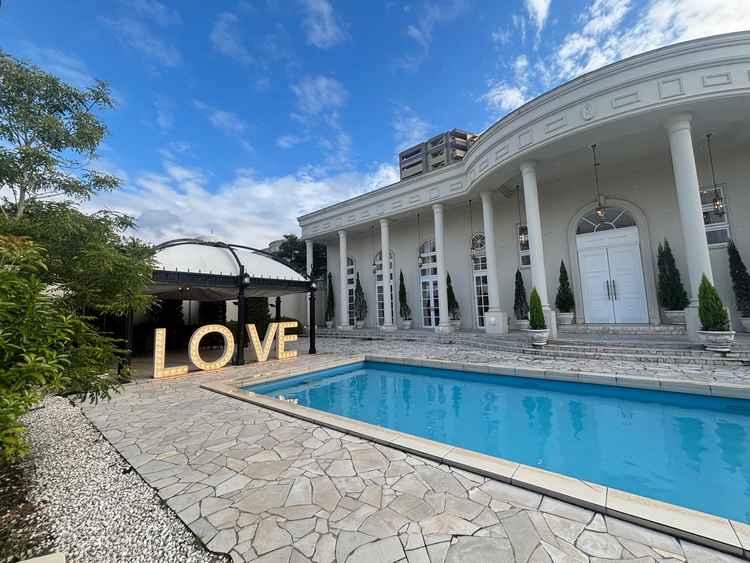 ガーデンプールです。