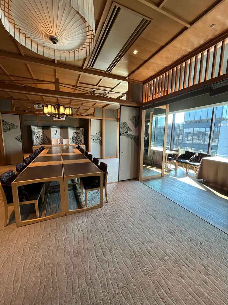 和を取り入れつつ、窓も広く開放感があり過ごしやすい空間に感じました。