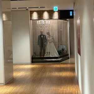 サロン入り口は、ブリーゼブリーゼのエスカレーターで5階に上がったらすぐでした。