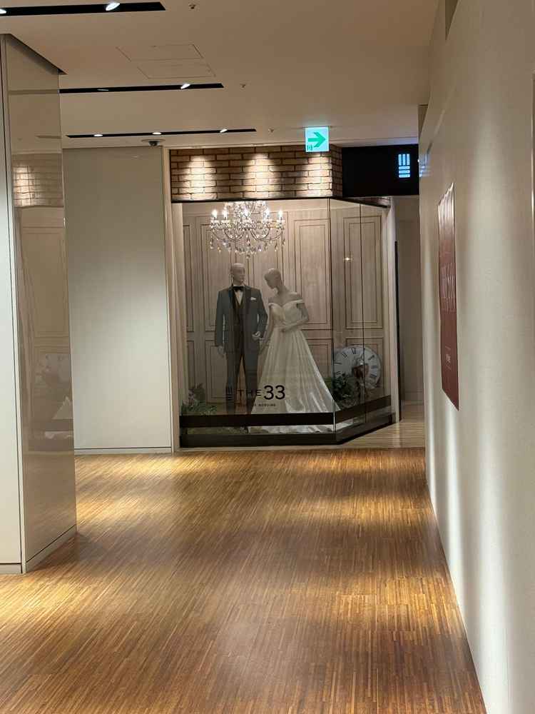 サロン入り口は、ブリーゼブリーゼのエスカレーターで5階に上がったらすぐでした。