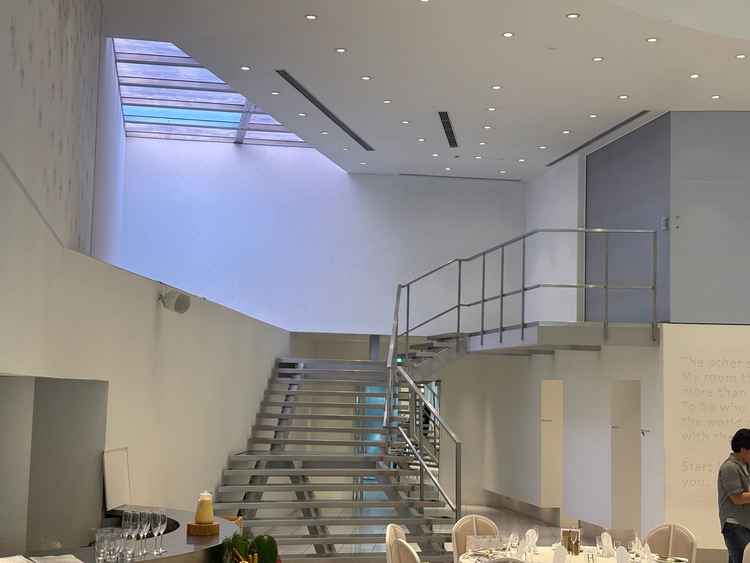 披露宴会場の階段