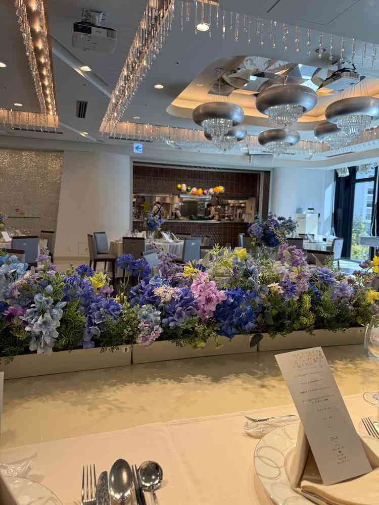 披露宴会場。高砂からオープンキッチンが見えるので、様子が分かりとてもいいなと思いました。