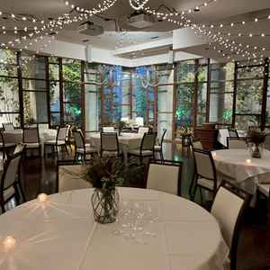 地下の披露宴会場です。照明を落とした雰囲気が素敵でした。