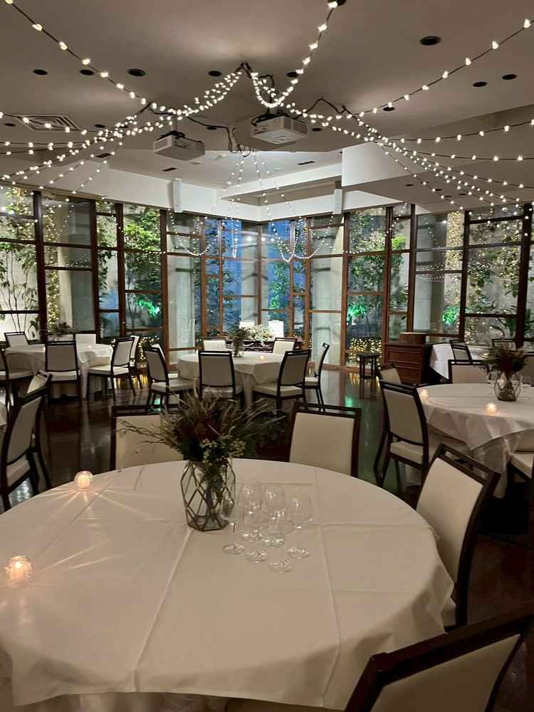 地下の披露宴会場です。照明を落とした雰囲気が素敵でした。