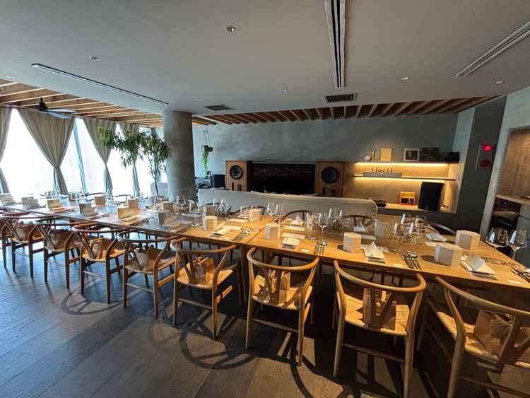 リビングルームの案内。