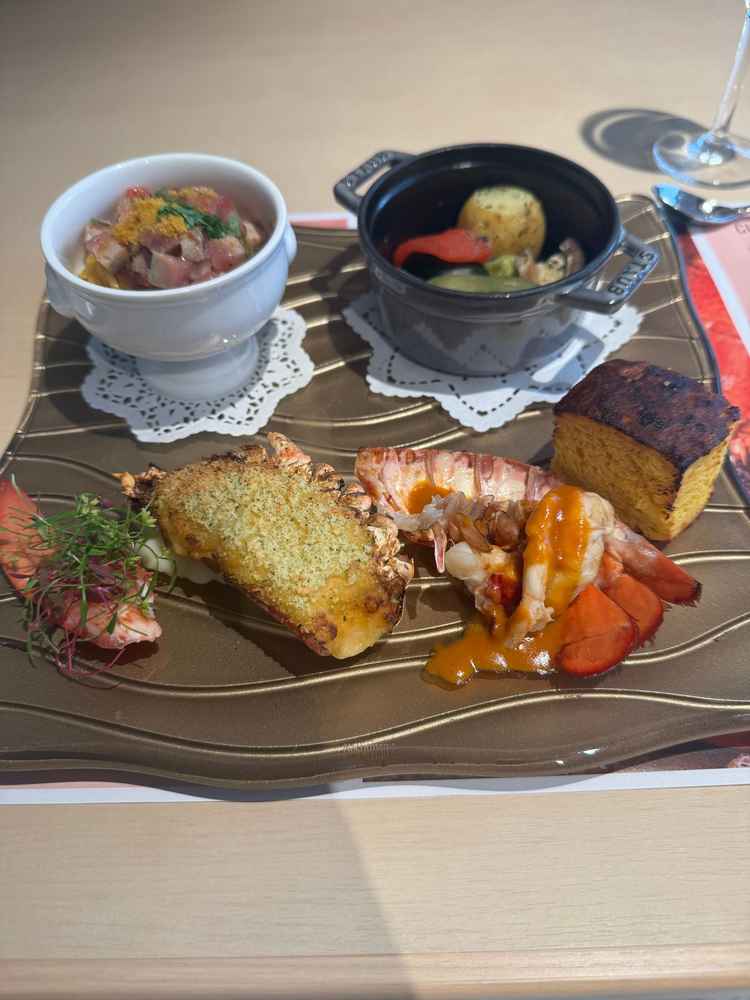 見た目も華やかで、海老など素材の良さを感じられ、結婚式当日の料理も楽しみになりました。