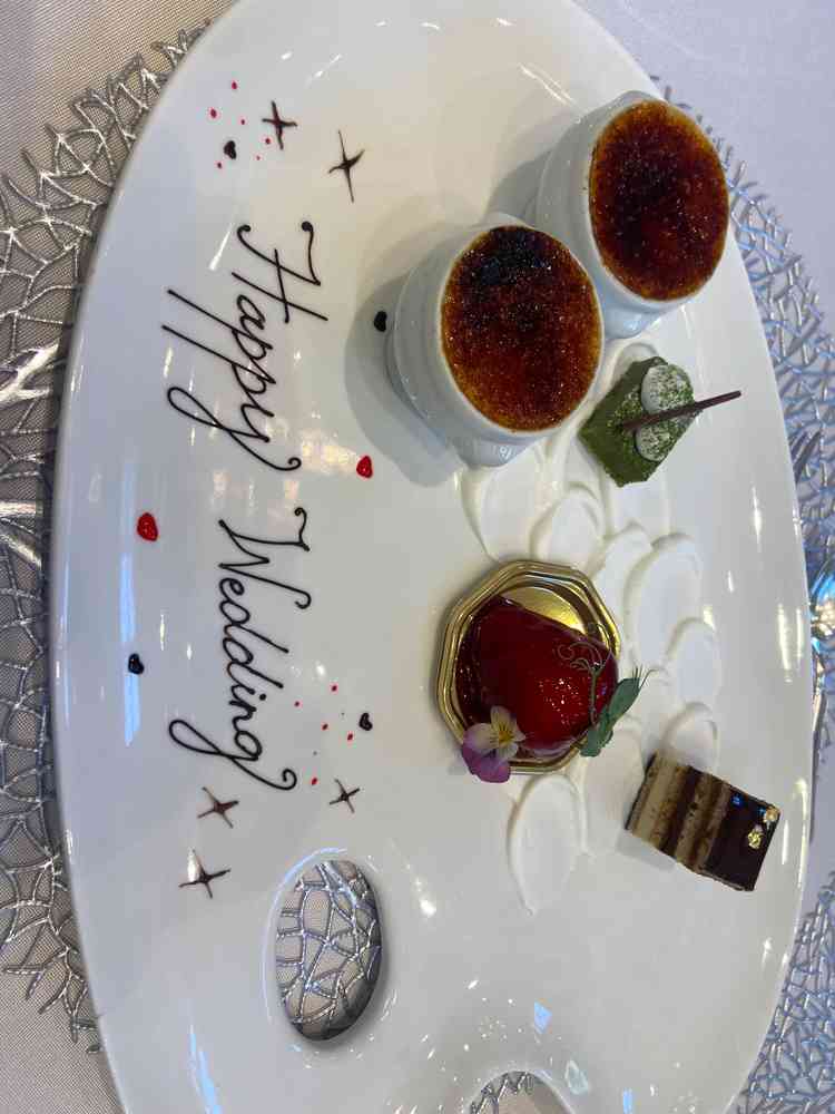 デザートは見た目はもちろんのこと、味まで美味しかったです。