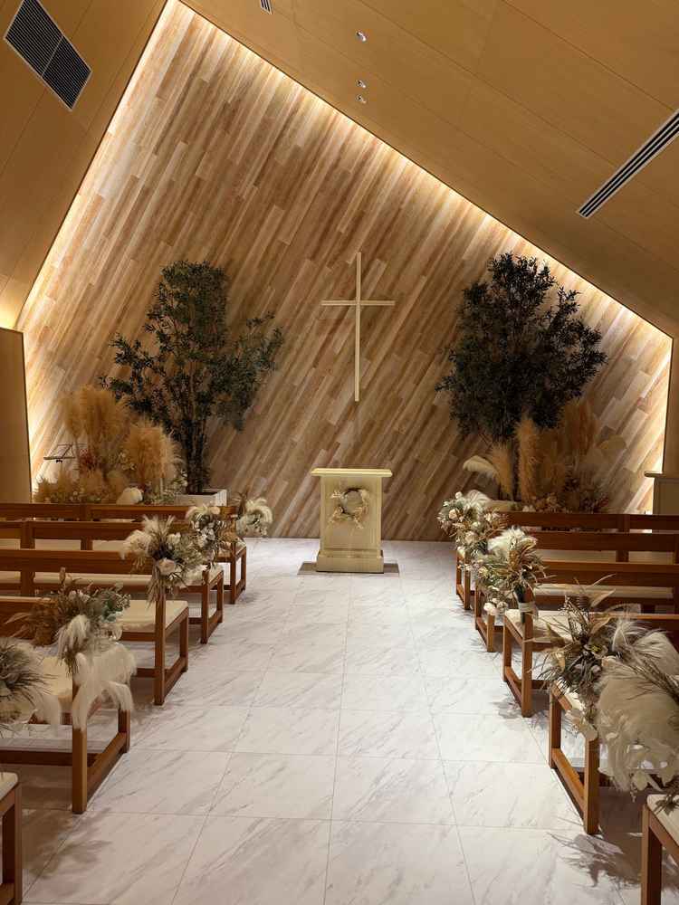 とてもあたたかみのある挙式会場で、最初にこちらをみた時に見学したいと思いましたが、思った通りの素敵な