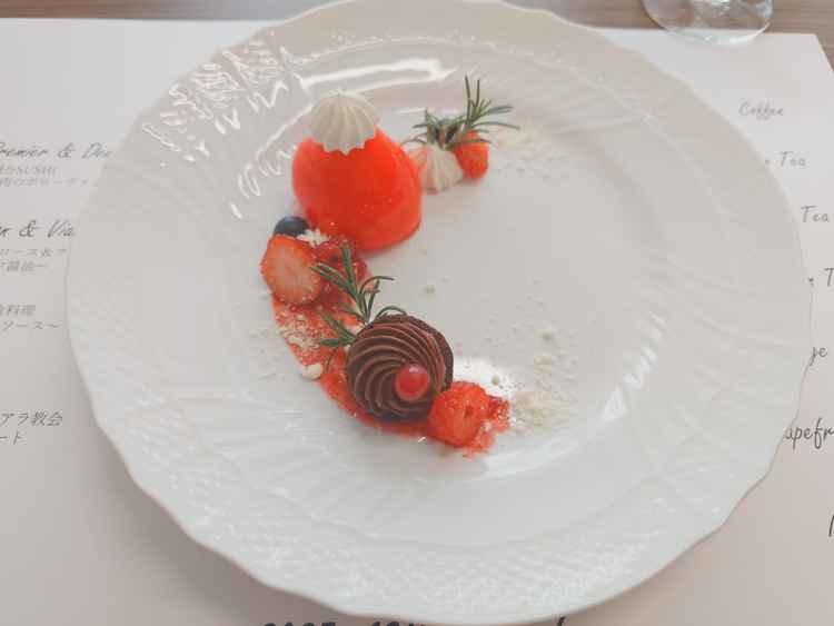 コース料理のデザート（クリスマス仕様）