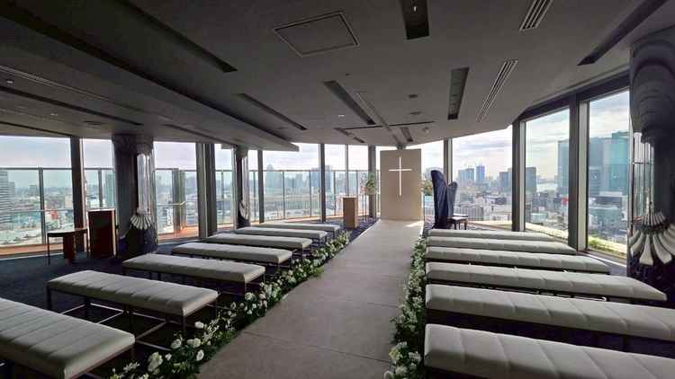 チャペルは高層ビューで素敵でした。