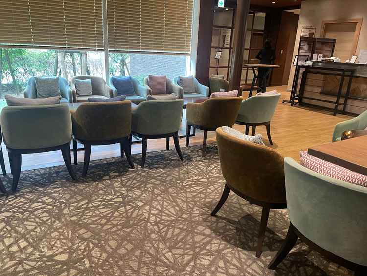 待合室は色味が落ち着いており良かったです。