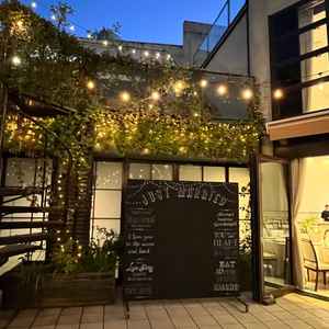 ガーデン会場の夜の様子。写真映えしそうで素敵だった。写真スポットもあり楽しそう。