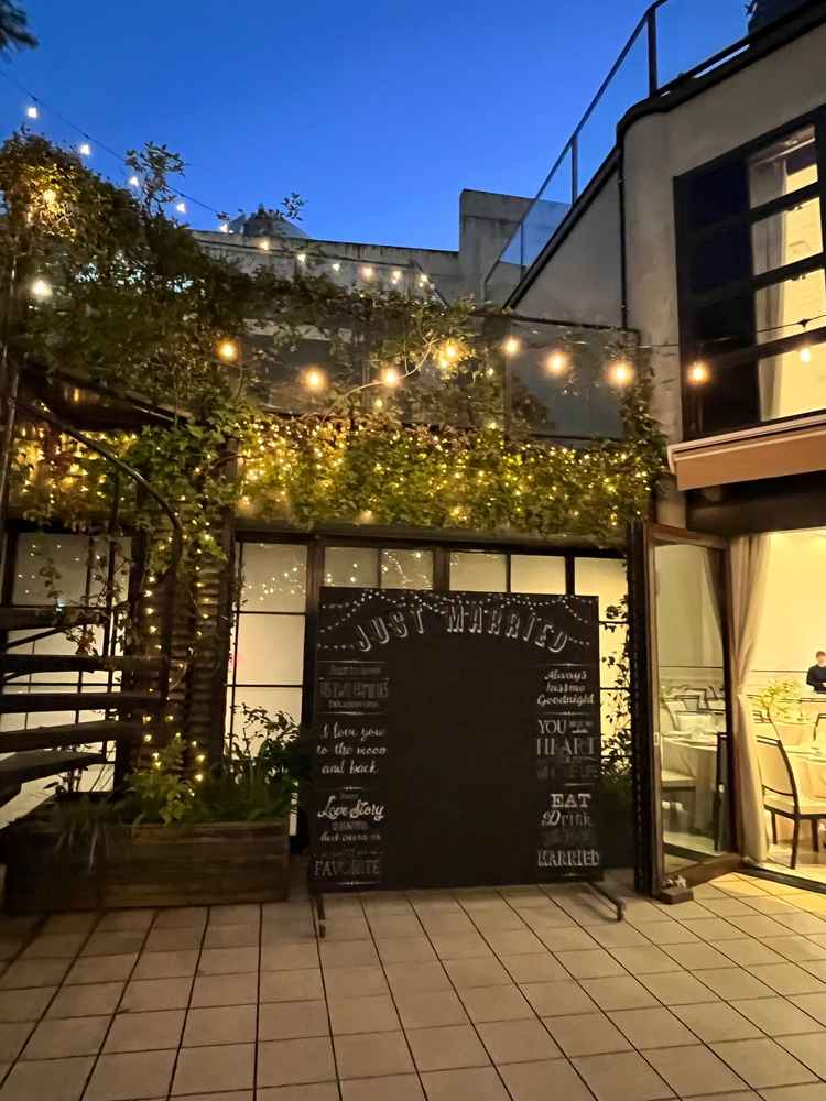 ガーデン会場の夜の様子。写真映えしそうで素敵だった。写真スポットもあり楽しそう。