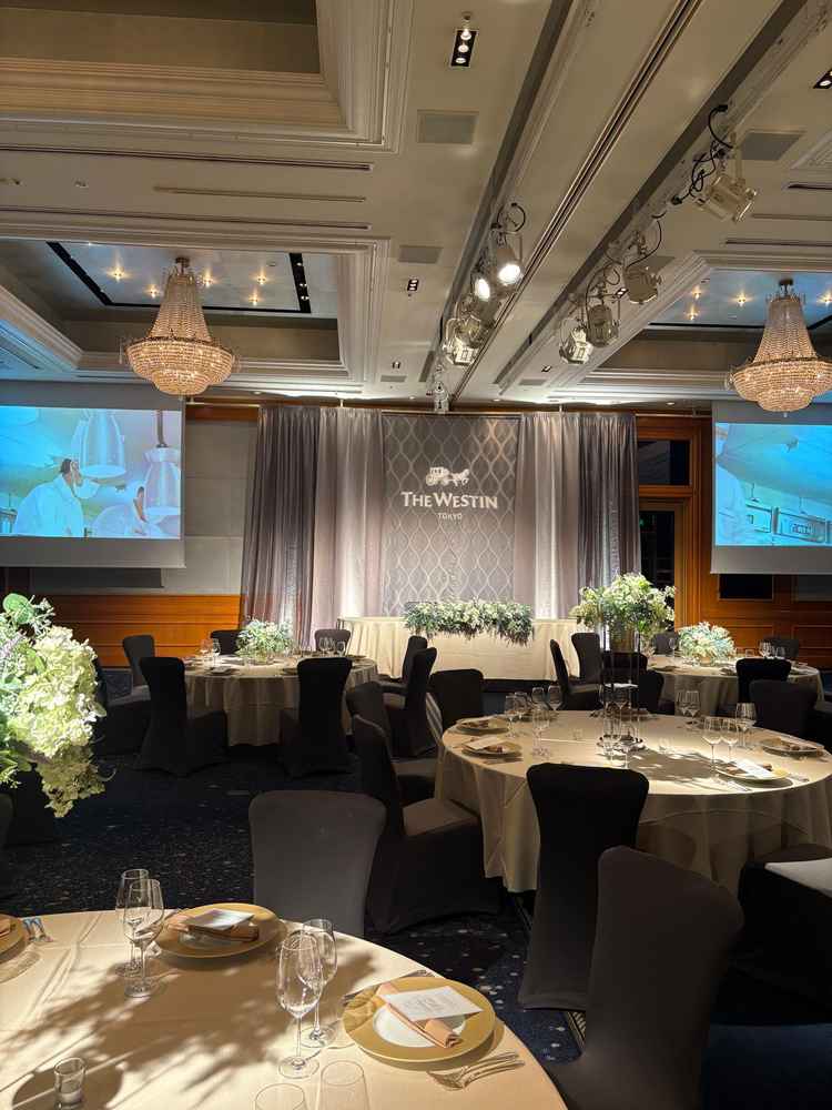 披露宴会場の様子。収容人数も余裕があり、ゆとりよく過ごせそうな印象。