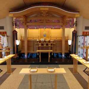 神殿はガラス張りであり、他にはない光が入る作りで素敵な雰囲気です。