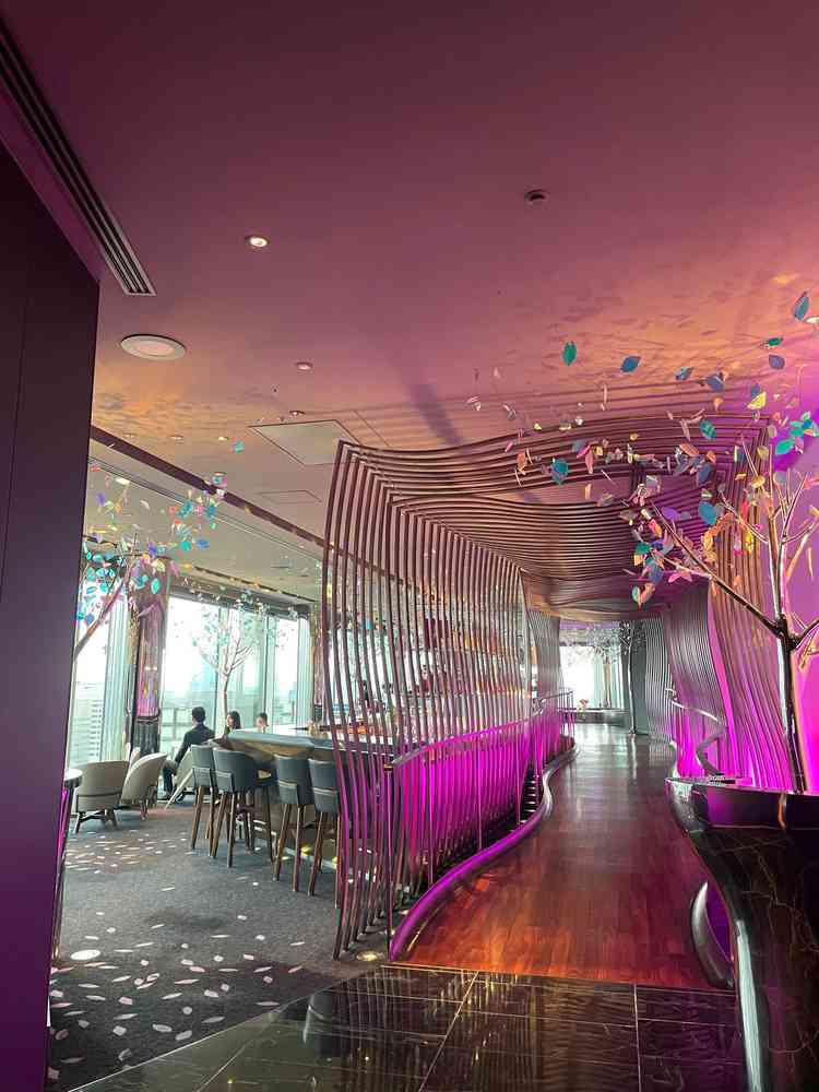 ゲストが挙式開始まで待つことのできるバーです。