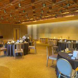 和モダンというテーマで作られているということもあり、和装・洋装どちらも映える設えだと感じました。