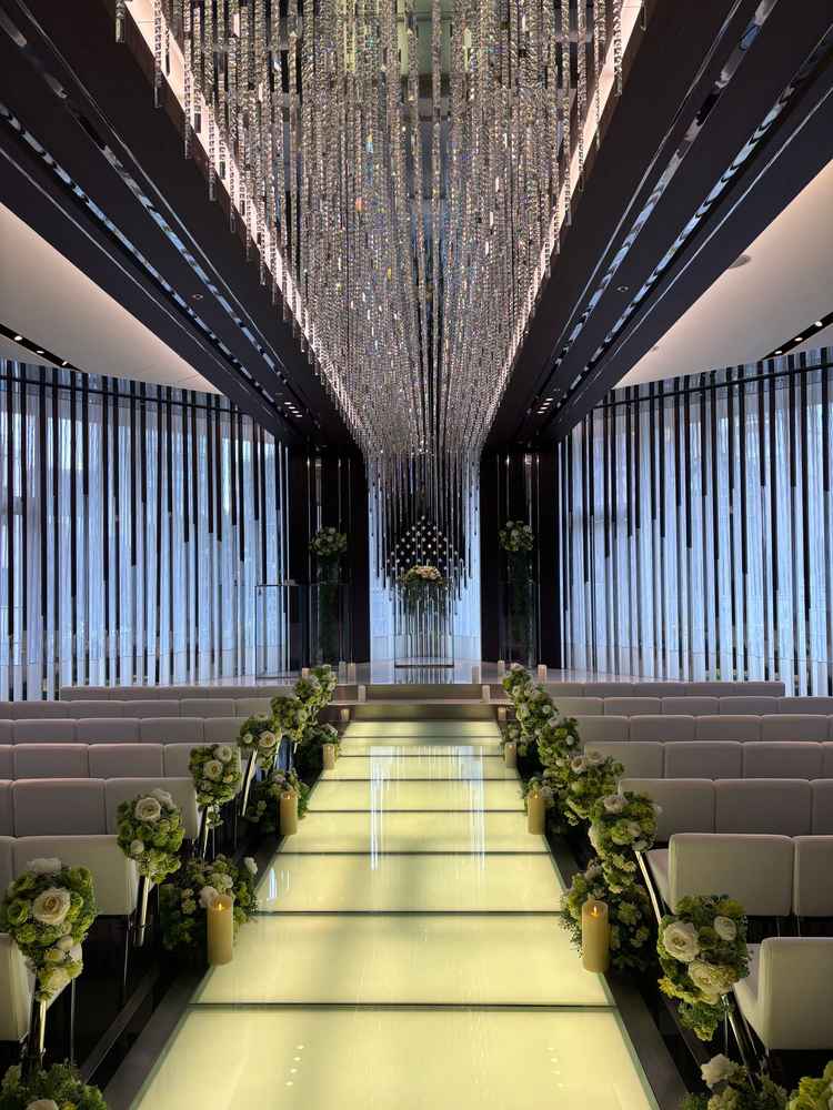 菱形になっていてどこからでも新郎新婦がみやすいチャペル。