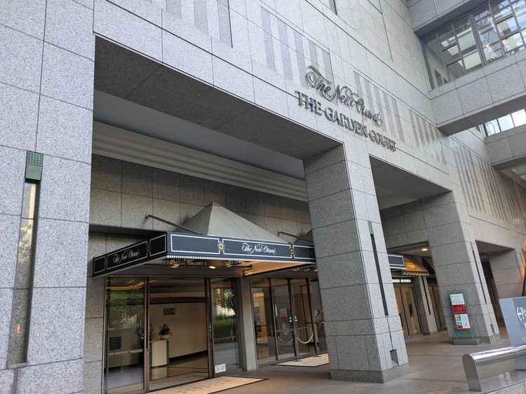 式場の外観写真。重厚感のある雰囲気が印象的。