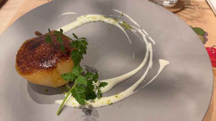 クリームブリュレも果物も好きですが、それが合わさったデザートは珍しかったので印象的でした。