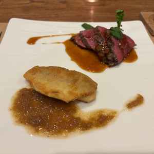 試食。お肉とお魚料理。当日も和食と洋食が両方提供されるため幅広い年代に対応できる