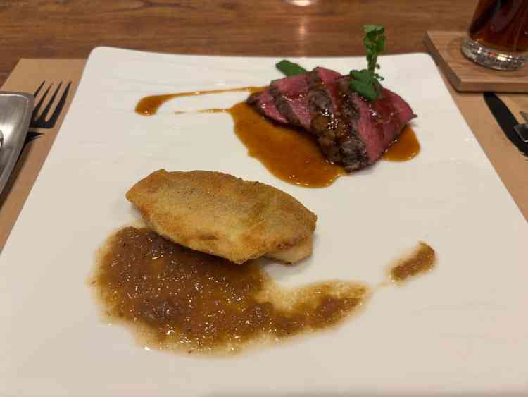 試食。お肉とお魚料理。当日も和食と洋食が両方提供されるため幅広い年代に対応できる