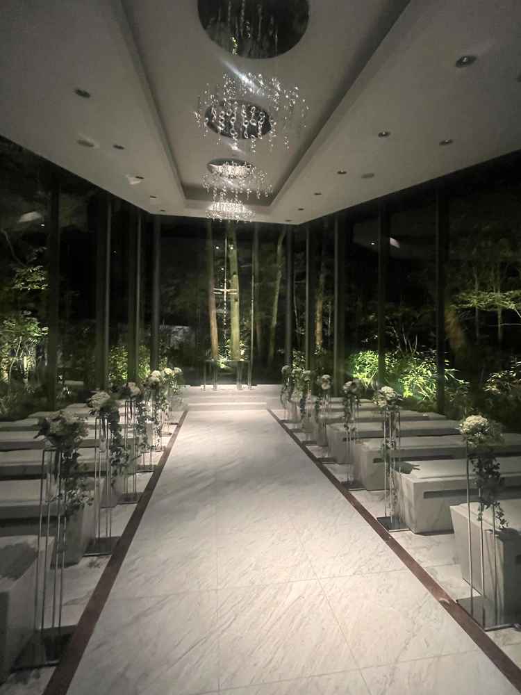 夜でしたが、挙式会場が綺麗でした。