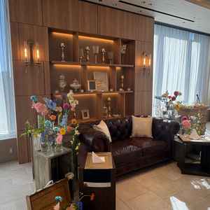 披露宴会場①。自然光は沢山入るが、逆光にはならない作りになっているそうです。